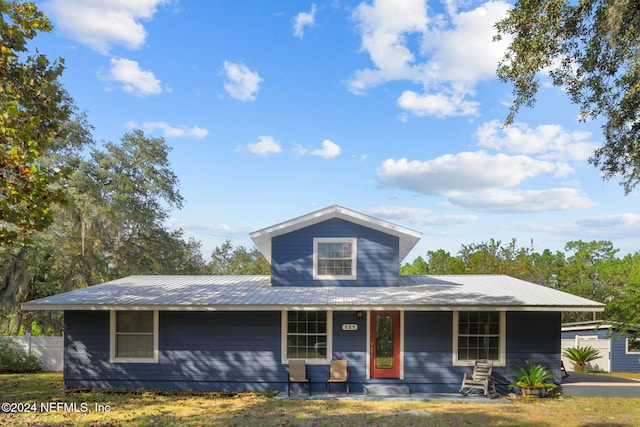 view of front of property with a porch and a front lawn