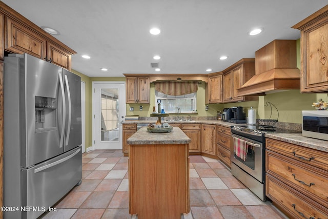 kitchen featuring sink, a kitchen island, stainless steel appliances, and custom range hood