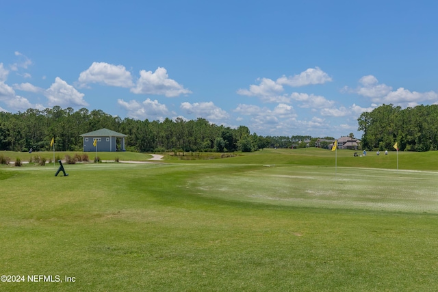 view of property's community featuring a lawn