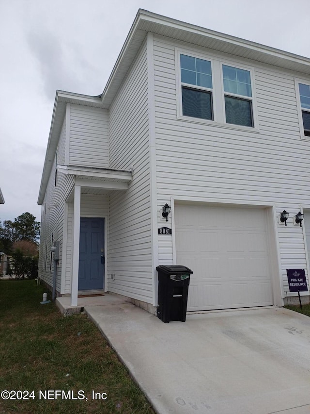 view of front facade with a garage