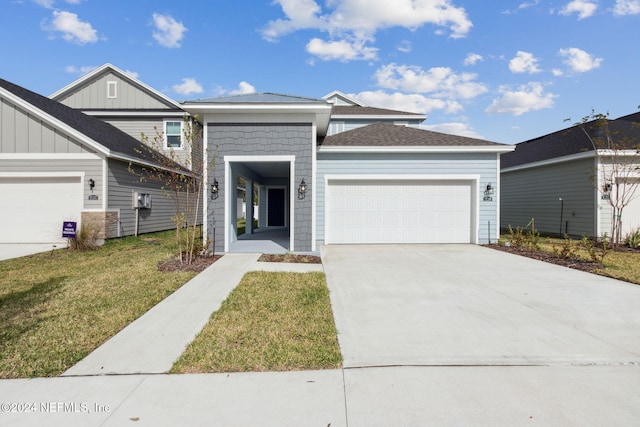 view of front facade featuring a garage and a front lawn