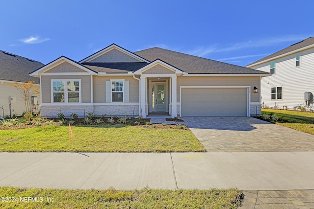 view of front facade featuring a garage and a front lawn