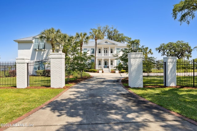 view of gate featuring a lawn