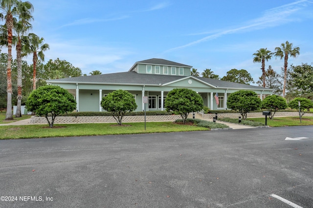 view of front of house featuring a front yard