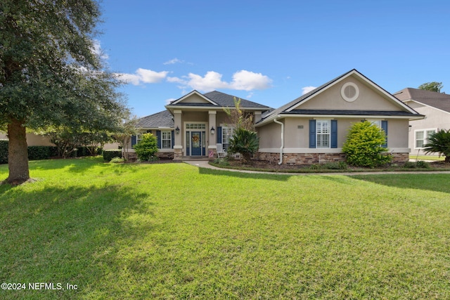 view of front of home featuring a front lawn