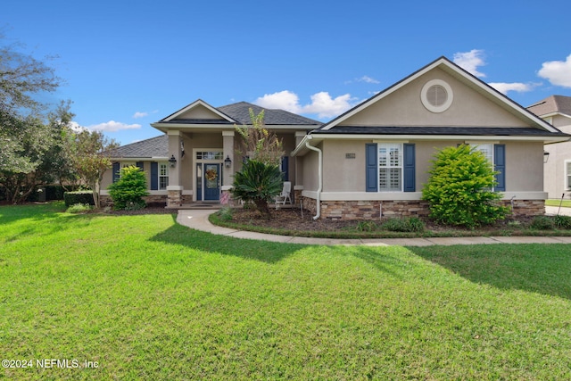 view of front facade with a front lawn