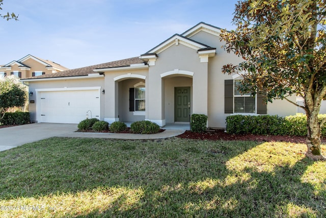 view of front of house featuring a front lawn and a garage