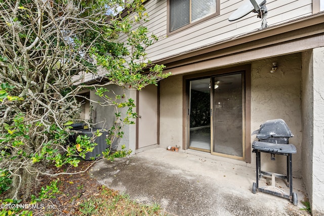 property entrance featuring a patio