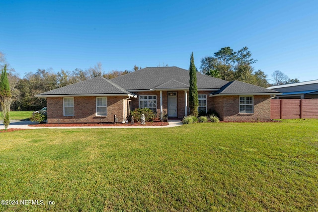 ranch-style house featuring a front yard