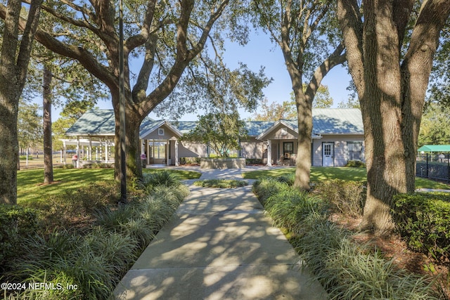 view of front of house with a front yard