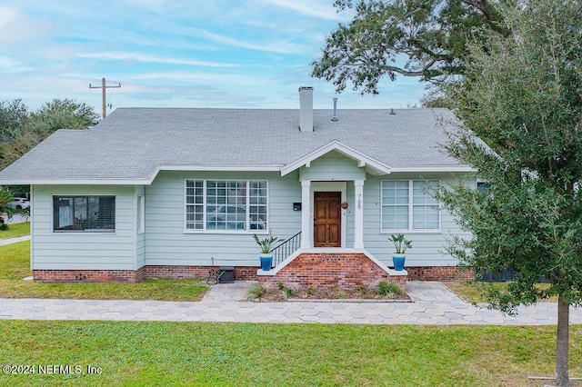 ranch-style home featuring a front yard