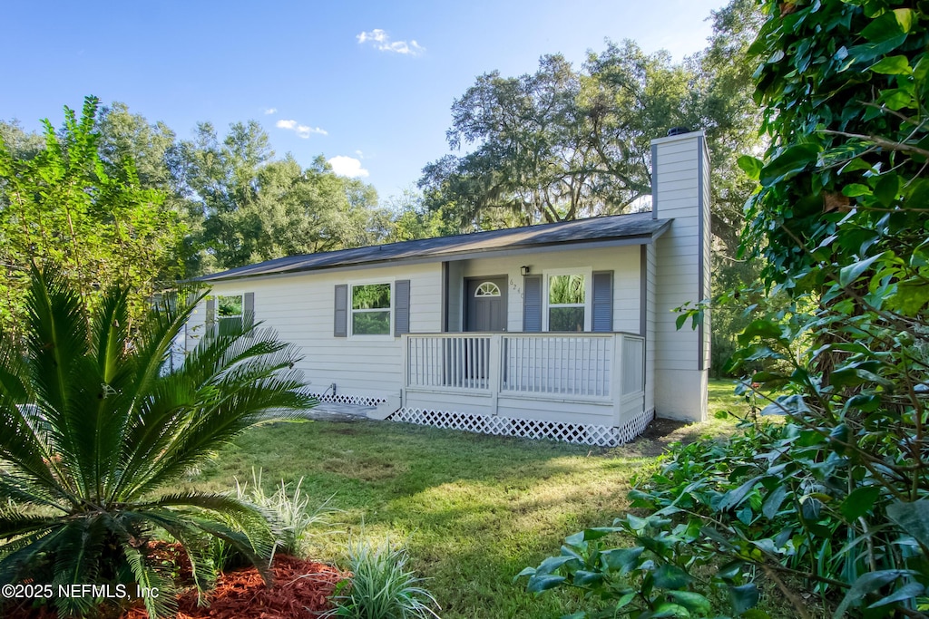 ranch-style house featuring a porch and a front yard