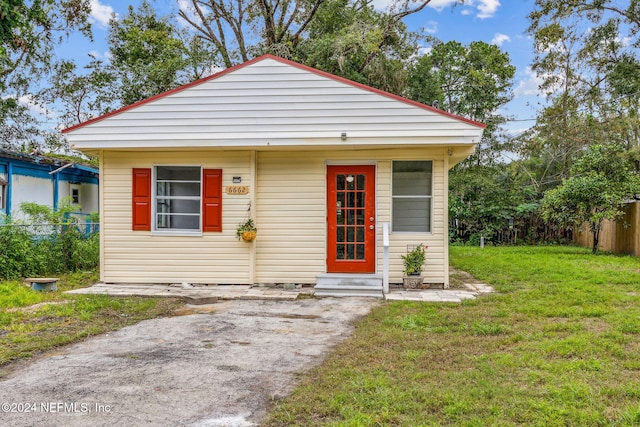 bungalow-style house featuring a front yard