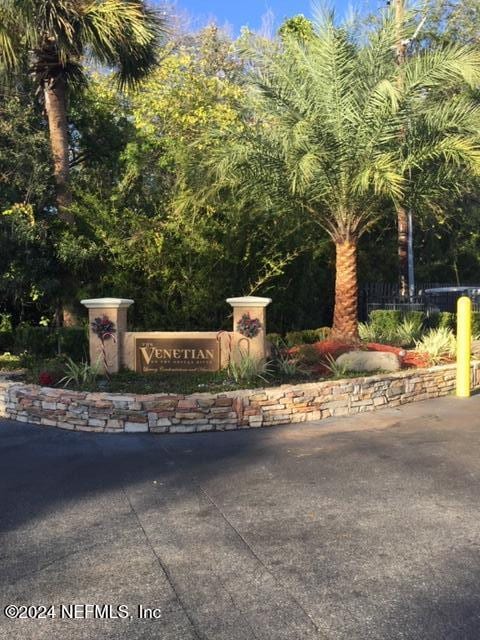 view of community / neighborhood sign