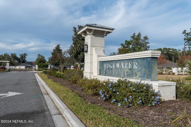 view of community / neighborhood sign