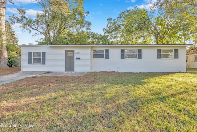 ranch-style home with a front yard