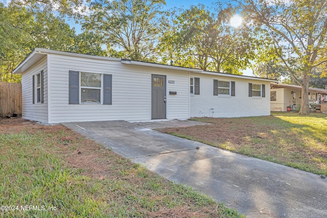 view of front of house with a front lawn