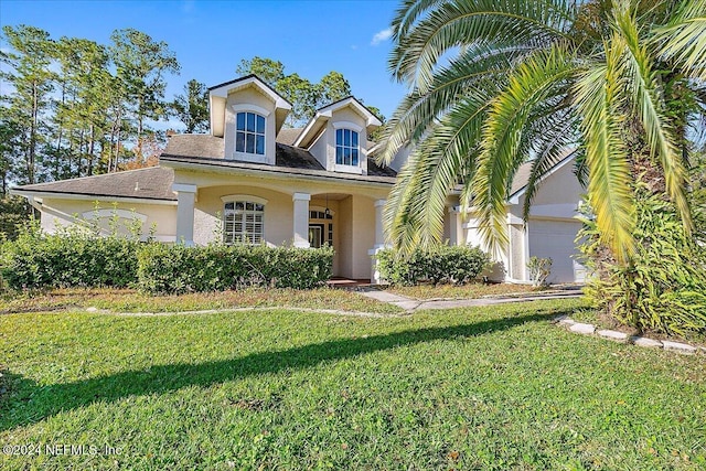 view of front of house featuring a front lawn and a garage