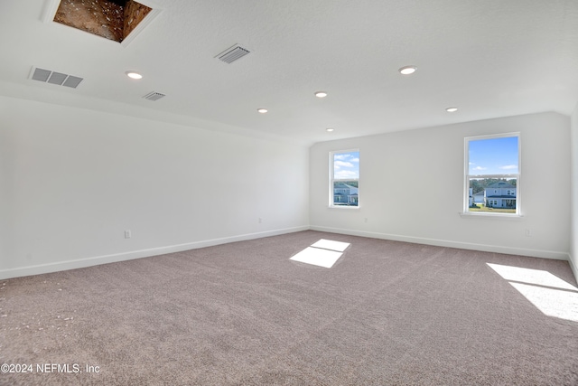 unfurnished room featuring carpet