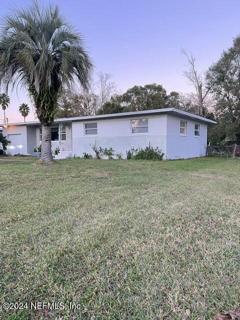 view of front of house with a front yard