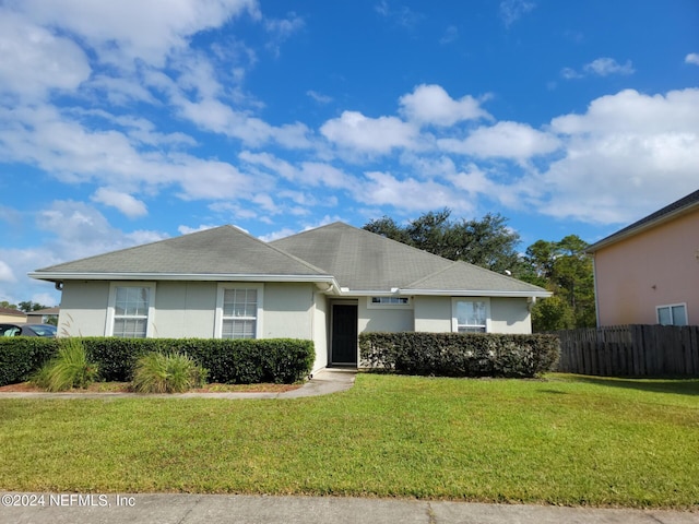 view of front of property with a front yard