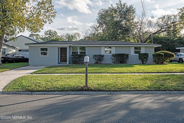 single story home with a front yard