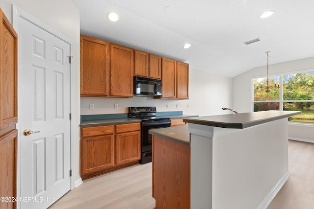 kitchen featuring black appliances, a center island with sink, light hardwood / wood-style flooring, a chandelier, and lofted ceiling