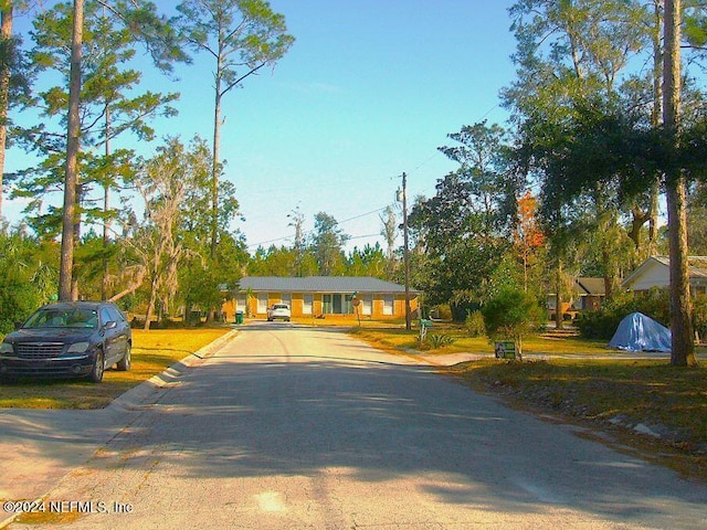 view of front of property with a front yard