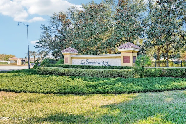 view of community / neighborhood sign