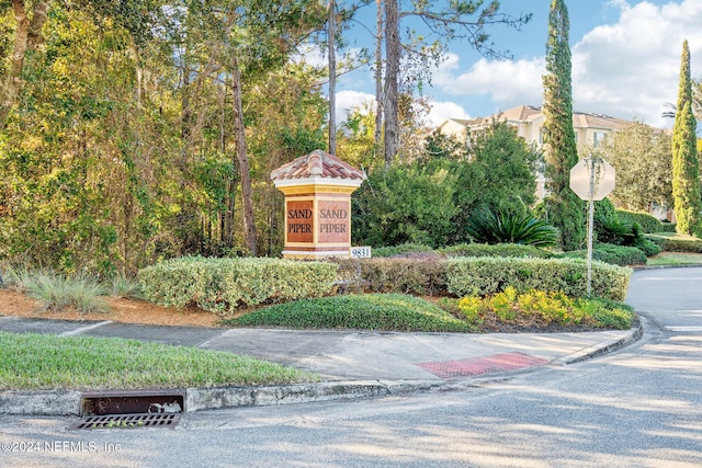 view of community / neighborhood sign