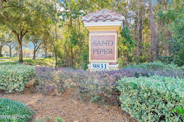 view of community / neighborhood sign