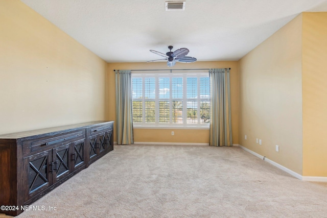 unfurnished room with light carpet and ceiling fan