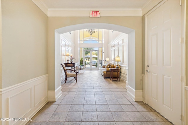 entryway featuring crown molding