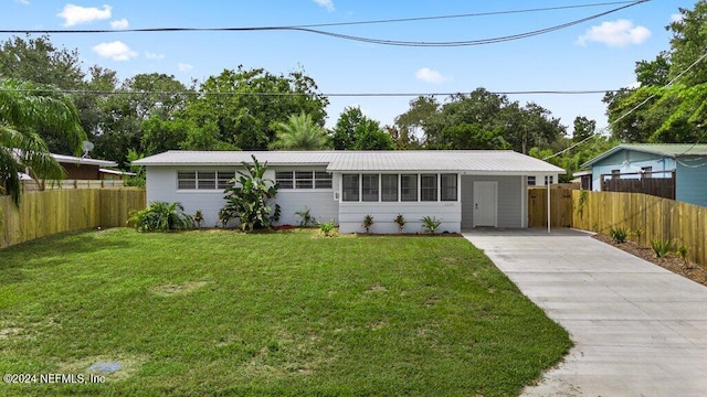 ranch-style house featuring a front lawn