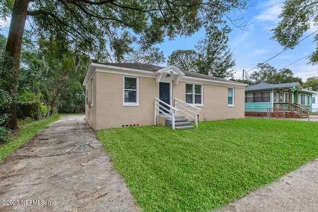 view of front of property with a front yard