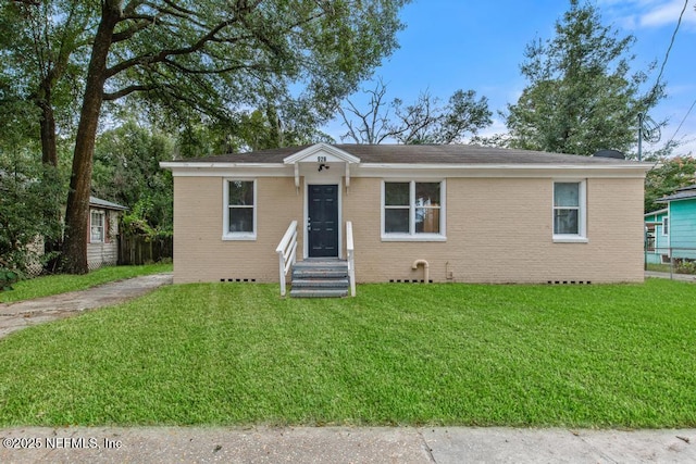 view of front of property with a front yard