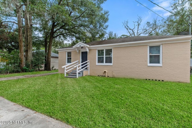 single story home featuring a front lawn