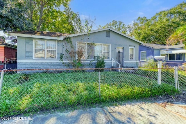 view of front of home featuring a front lawn