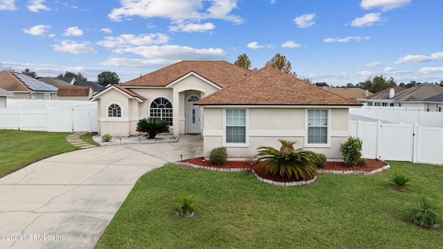 ranch-style house featuring a front lawn