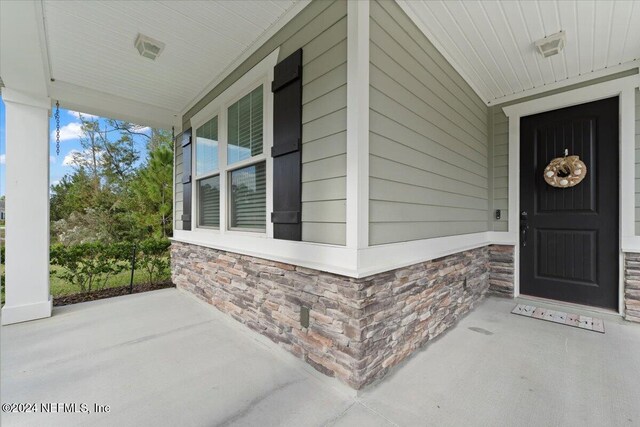 property entrance with covered porch