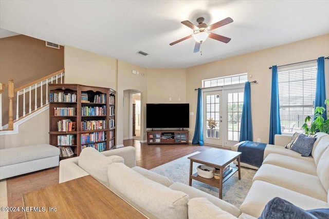 living room with light hardwood / wood-style flooring, a wealth of natural light, and ceiling fan