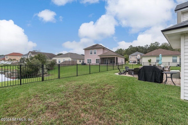 view of yard featuring a patio