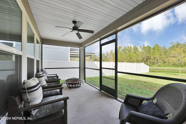 sunroom featuring ceiling fan