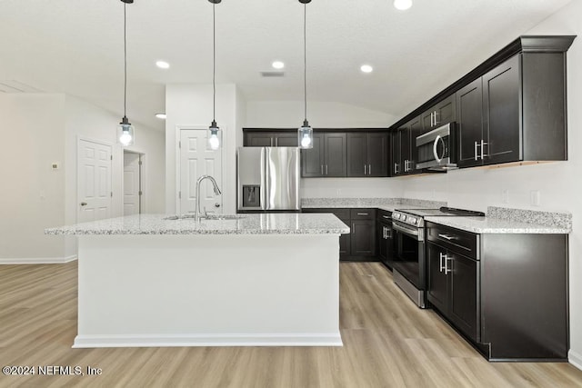 kitchen with appliances with stainless steel finishes, a center island with sink, decorative light fixtures, and sink