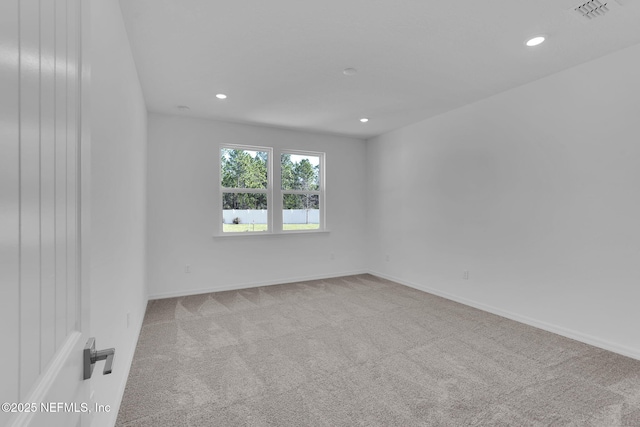 empty room with carpet floors, baseboards, visible vents, and recessed lighting