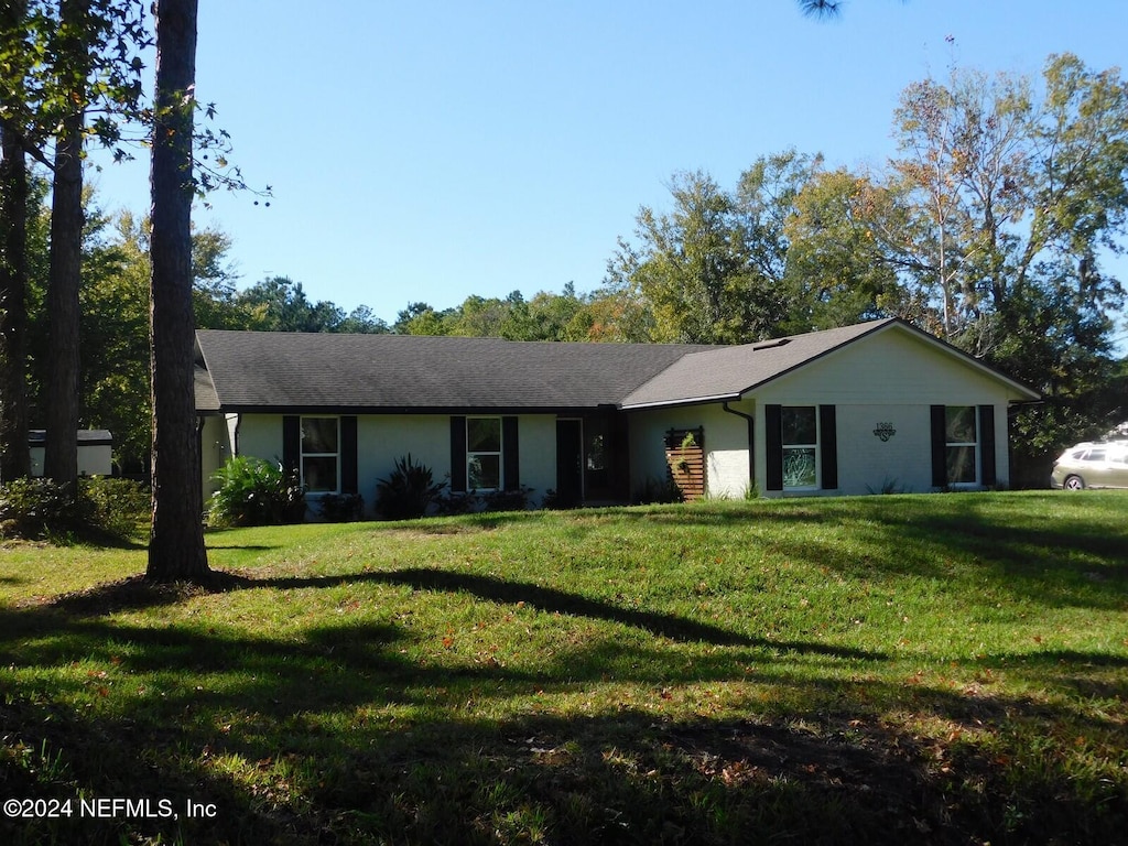 single story home with a front yard