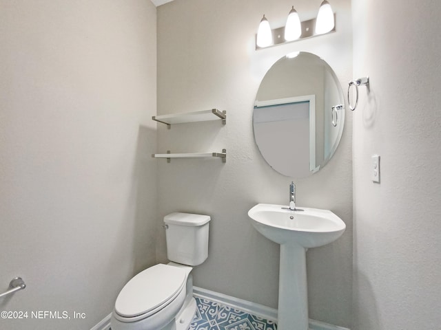 bathroom featuring toilet