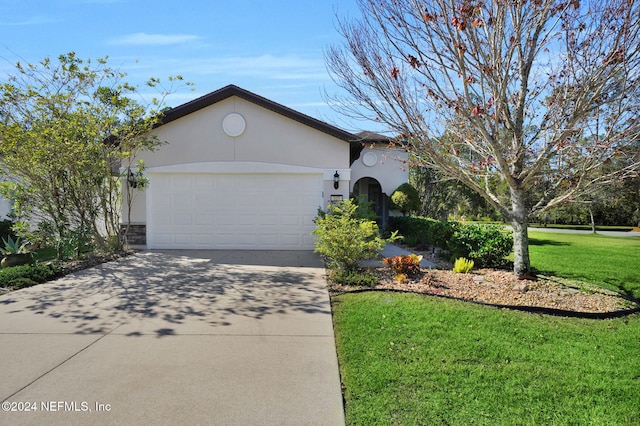 view of front of home featuring a garage and a front yard