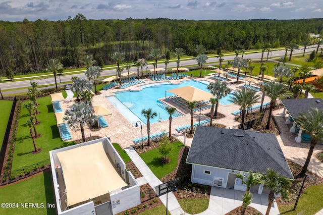 view of swimming pool