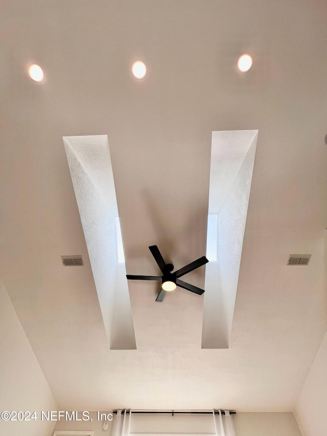 room details with ceiling fan